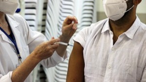 Profissionais da Saúde recebem vacina contra Covid-19 (Foto ilustrativa)