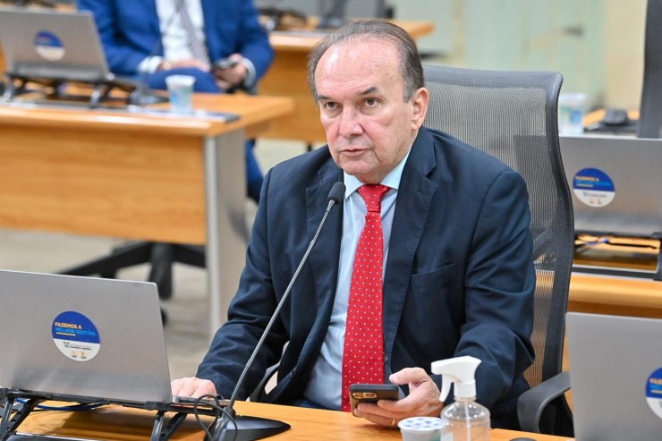 Exames de "volante" ocorrem apenas uma vez por mês no interior, afirma o deputado (Foto: João Gilberto)