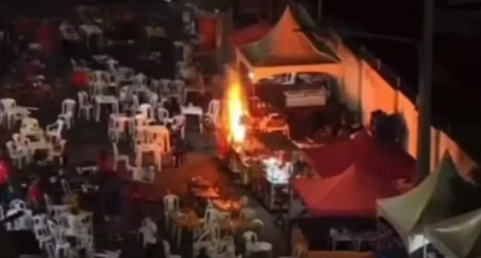 Incêndio foi rapidamente debelado; Bombeiros fizeram rescaldo e retirada de botijão de gás (Foto: Reprodução)