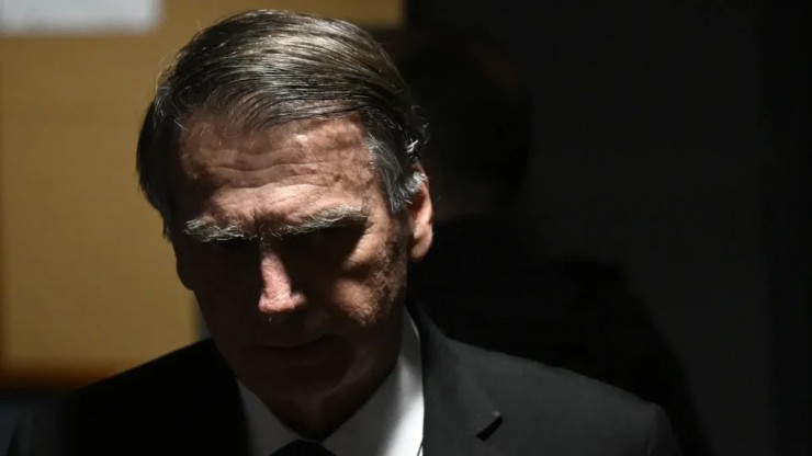 Jair Bolsonaro esperava manifestação no Congresso Nacional que está em recesso (Foto: Mateus Bonomi/AGIF via AFP)