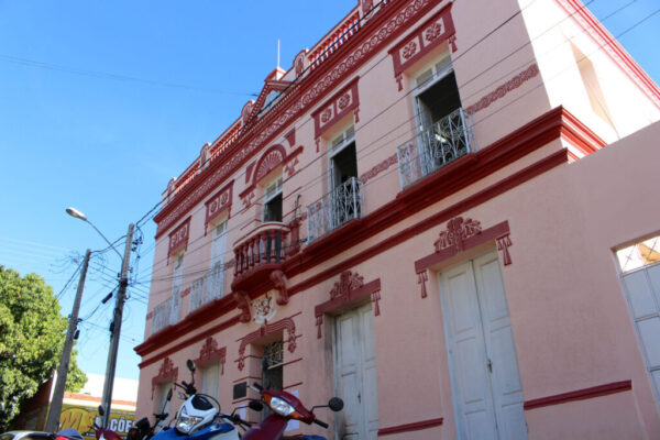 MP identifica que prefeitura teve procedimento com vÃcios (Foto: sede da prefeitura/Josemário Alves)