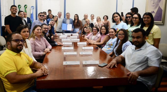 Salão dos Grandes Atos ambientou assinatura da lei (Foto: Wilson Moreno)