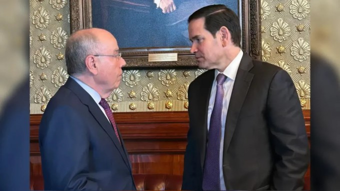 Chanceler brasileiro Mauro Vieira e o secretário de Estado americano, Marco Rubio, em conversa nos EUA (Foto: Ministério das Relações Exteriores)