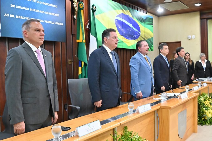 Perillo (o segundo da esquerda para a direita) é dirigente do PSDB nacional (Foto: Eduardo Maia)