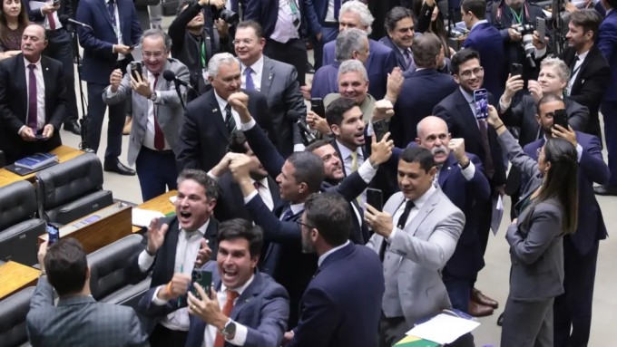 Plenário fez festa com aprovação da matéria (Foto: Bruno Spada/Câmara dos Deputados)