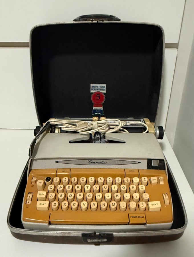 Máquina datilografia Smith-corona (Foto: Bruno Ernesto, 11/2025)