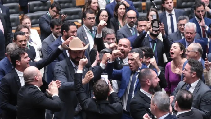 Plenário viveu horas de muito tumulto, violência e baixarias (Foto: Bruno Spada/Câmara dos Deputados)