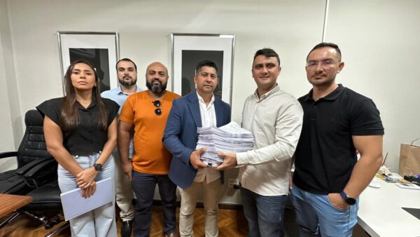 Servidores apresentaram documentação; setores da oposição colocam em dúvida postura deles (Foto: CMM)