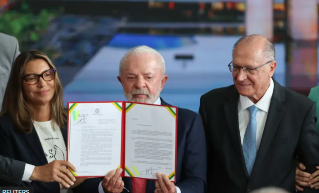 Lula diz que não se deve esquecer atos golpistas (Foto: Reuters)