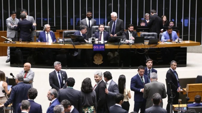 Blindagem atende aos interesses do petismo e do bolsonarismo (Foto: Vinícius Loures/Câmara dos Deputados)