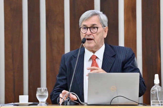 Farias mostra dificuldade injusta com o servidor (Foto: ALRN)