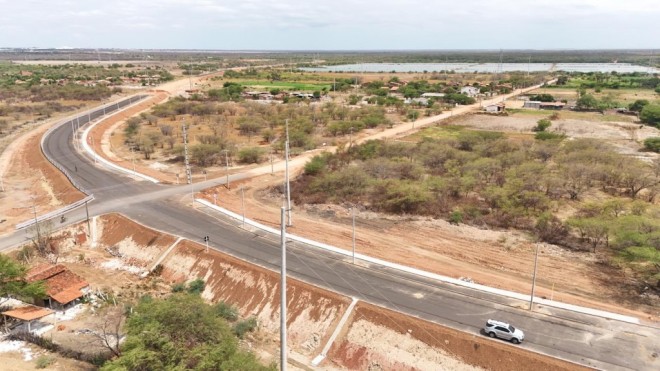 Via com mais de 8 Km liga duas estradas federais que cortam município (Foto: João Batista/Flex)