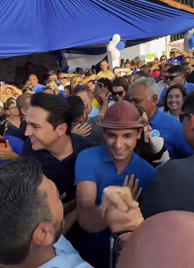 Kleber e Allyson chegaram juntos a evento político (Foto: Print de vídeo)