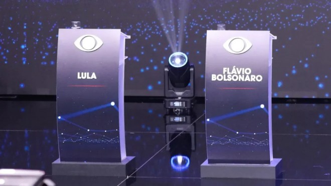 Púlpitos de Lula e Flávio ficaram vazios durante debate Foto: Foto: Marina Uezima/ Brazil Photo Press, via AFP)