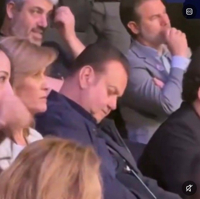 Gilberto Kassab, vice de Robaldo Caiado, dorme na plateia Imagem do blog de Bruno Guzzo)