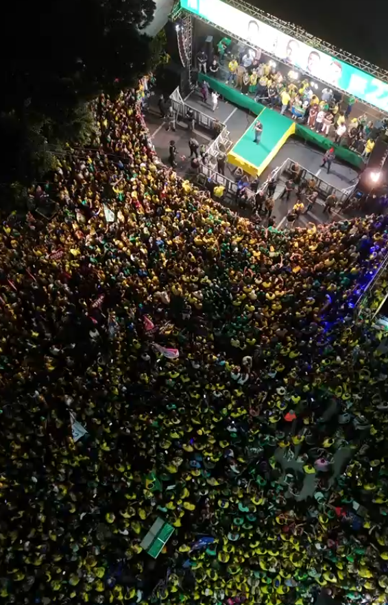 Praça Cívica ficou lotada com comício dessa segunda-feira (Imagem captada a partir de vídeo/BCS)
