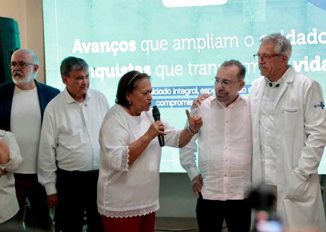 Alexandre Motta, Wellington Dias, Fátima Bezerra, Francisco Cure e Alexandre Padilha na Liga (Foto: Governo do RN)
