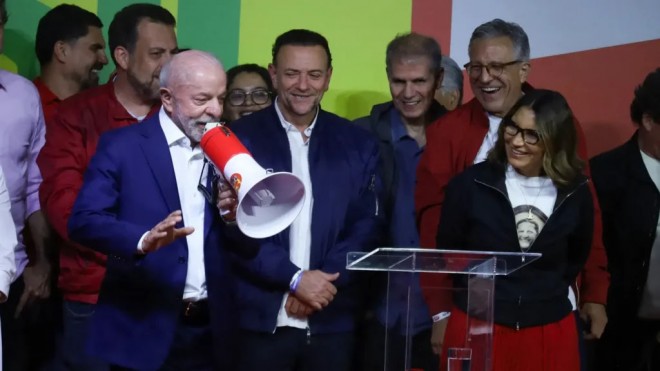 Lula vê campanha atual como a mais desorganizada desde 1989 (Foto: Julia Ju - Anadolu via AFP)