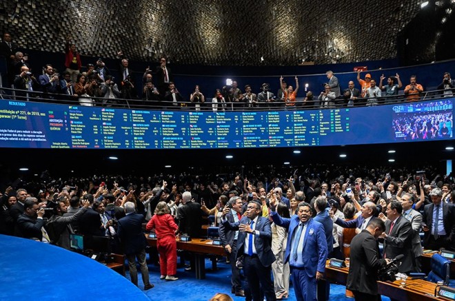 Votação em dois turnos teve o placar de 75 votos a favor e um contra (Foto: Carlos Moura/Agência Senado)
