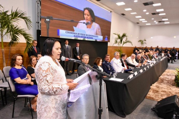 Fátima discursou na Escola de Governo, lugar da solenidade de posse promovida pela AL (Foto: Assessoria)