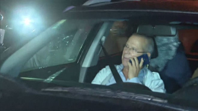 Dirceu: de carro chega à PF em Curitiba pra ser preso (Foto: Ramon Pereira/RPC/Arquivo)