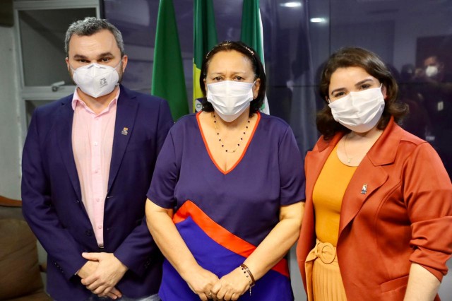 Professores Chico Dantas e Cicília Maia com a governadora: nomeação (Foto: Sandro Menezes)