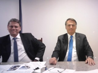 Ministro Tarcísio de Freitas acompanhou Bolsonaro em live (Foto: reprodução)