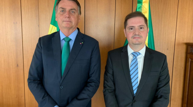 Bolsonaro é terminantemente contra a vacina e Leal questiona Barroso do STF (Foto: arquivo)
