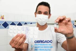 Prefeito recebeu vacina em UBS do Santo Antônio (Foto: cedida)