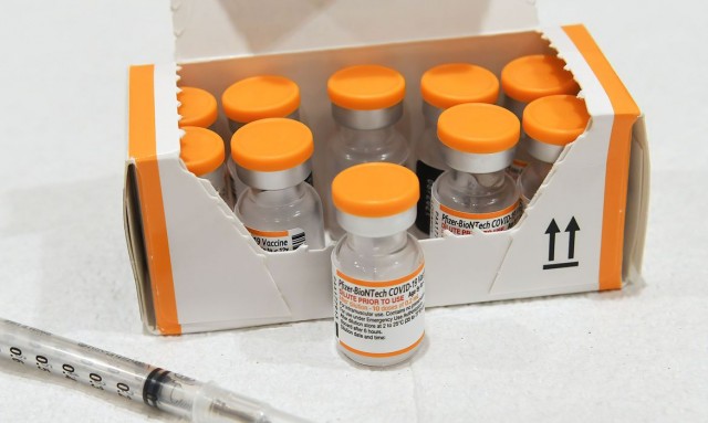 Vacinas chegam e medidas contra expansão da Ômicron são tomadas no país (Foto: Web)