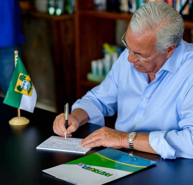 No dia 24 de março, Haroldo assinou ficha de filiação ao Patriota (Foto: redes sociais)