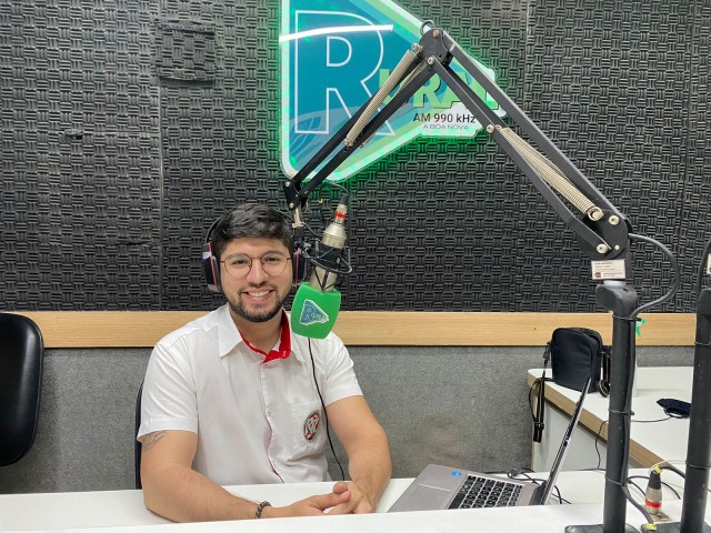 Jornalista Saulo Vale é o âncora do programa da Rádio Rural de Mossoró (Foto: divulgação)