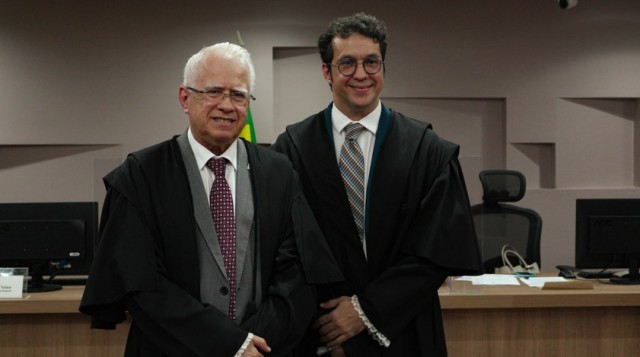 Desembargador Gilson Barbosa e Fernando Jales em solenidade do TRE (Foto: TRE/RN)