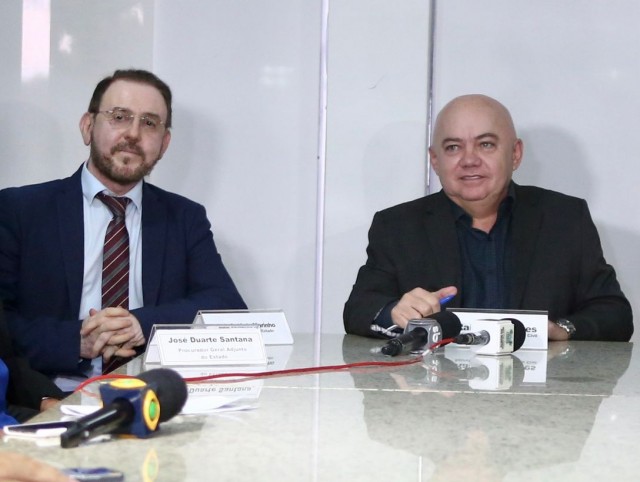 Luiz Marinho e Raimundo Júnior explicaram posição do governo no caso Foto: Sandro Menezes)