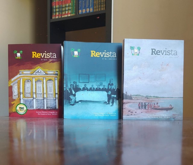 As revistas do IHGRN estão entre as obras utilizadas na terceira série. (Foto: Maria Simões)