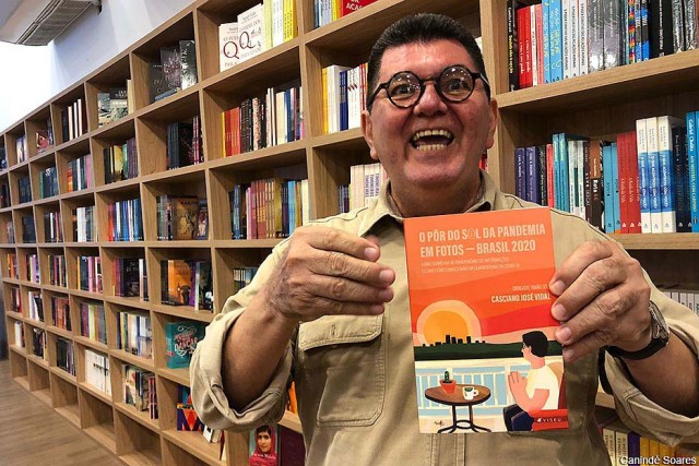 Casciano Vidal lança livro pelo selo Nobel, no Praia Shopping (Foto: Canindé Soares)
