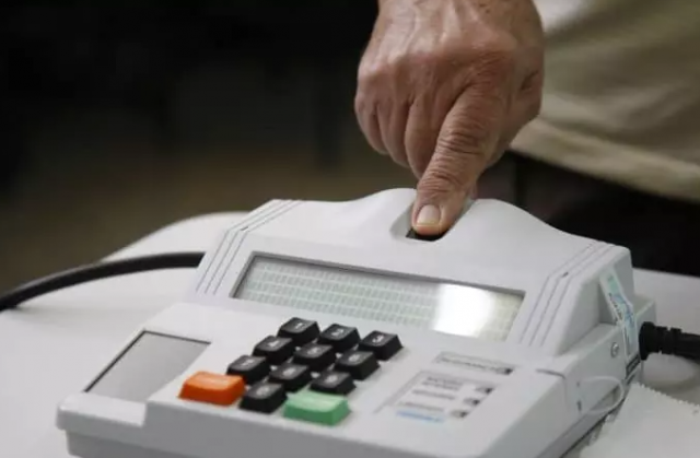 Votação em urna eletrônica (Foto: Agência Senado)