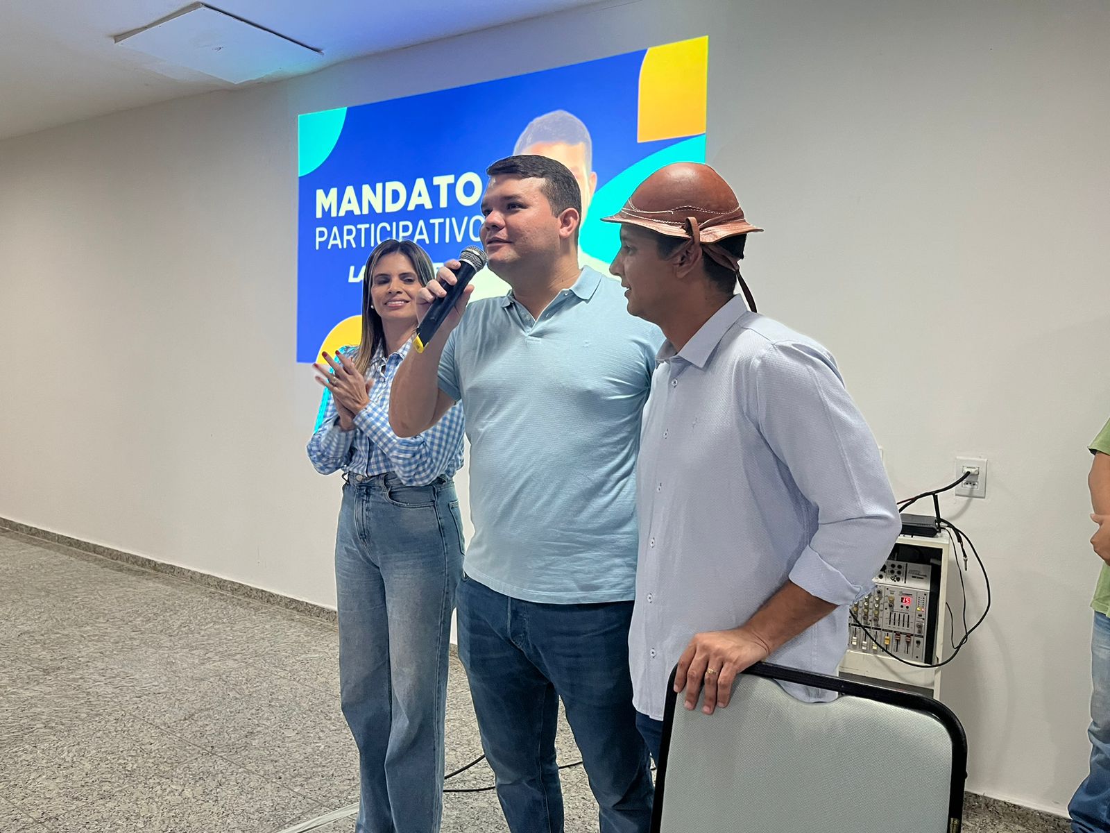 Lawrence recebe Allyson em evento de prestação de contas
