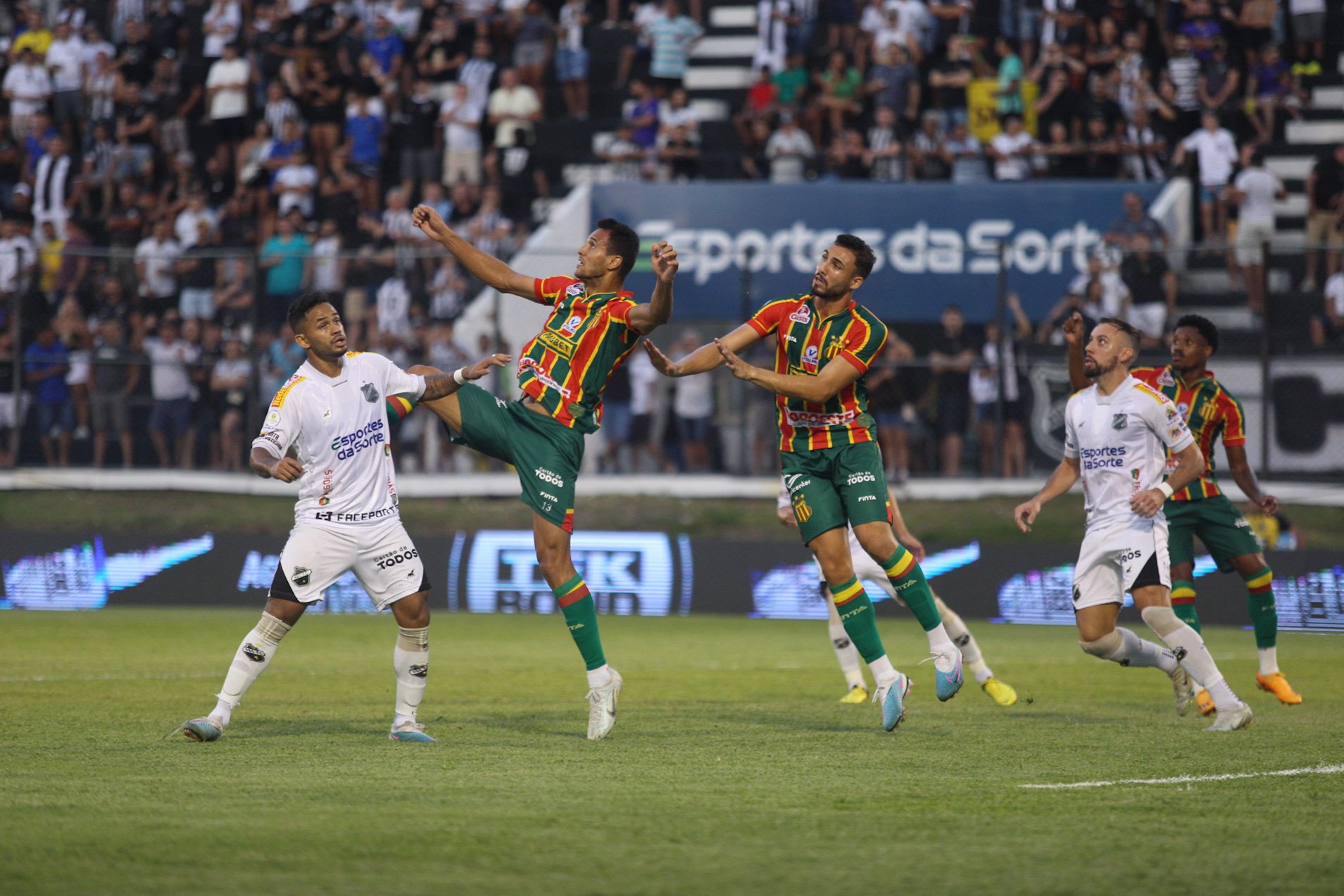 ABC empata no Frasqueirão e tem dois jogadores expulsos