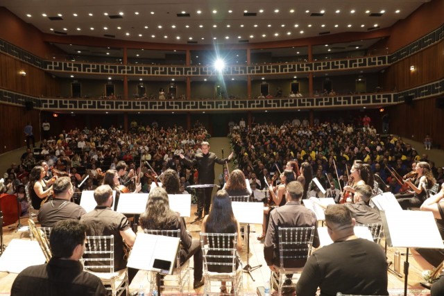 Orquestra Filarmônica Pau-ferrense Antônio de Holanda Cavalcanti abriu a cerimônia (Foto: Raiane Miranda)