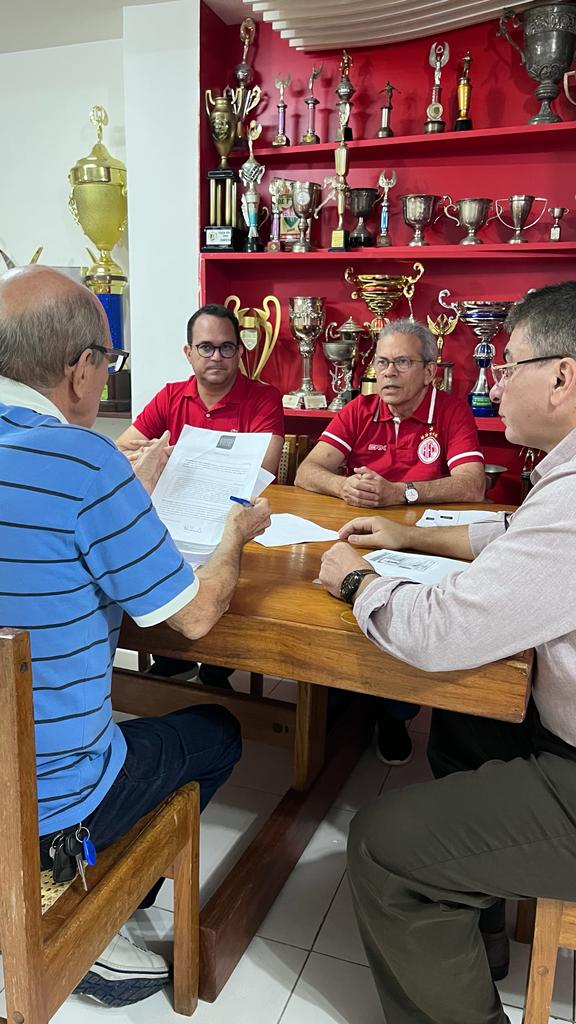 Hermano Morais registra candidatura à presidência do América