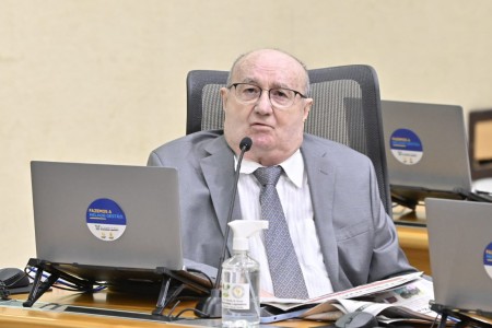 Deputado José Dias em trabalho de plenário, hoje (7), na Assembleia (foto: Eduardo Maia/ALRN)