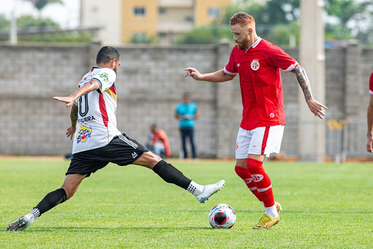 América goleia e se mantém tranquilo em liderança