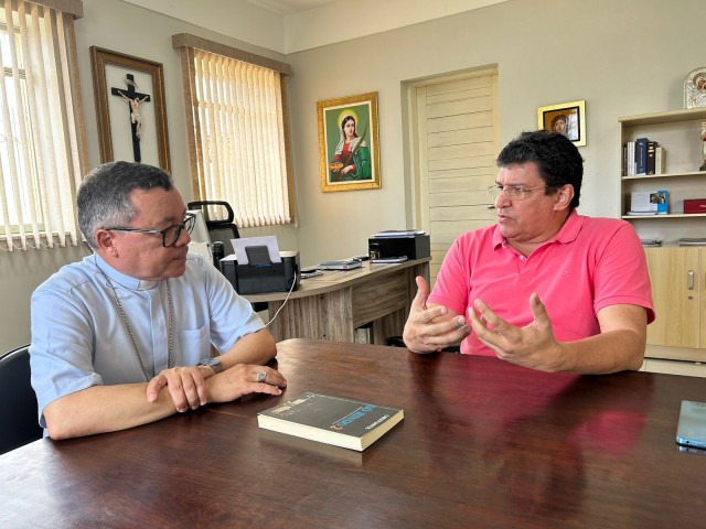 Conversa foi na Cúria Diocesana em Mossoró nessa quarta-feira (Foto: Valéria Bulcão)