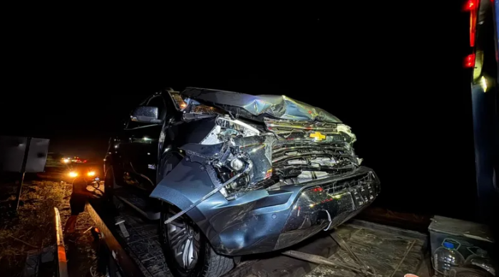 Carro ficou semidestruído, mas não houve vítima fatal no veículo (Foto: Jállisson Ferreira)