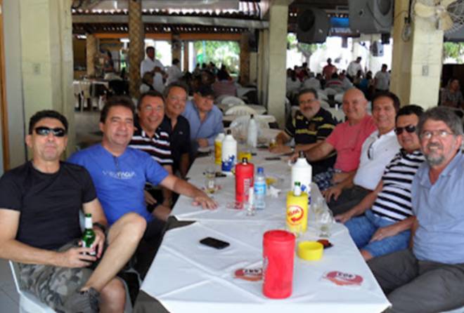 Da esquerda para a direita: Fred Câncio, Paulo Maia, Hélton, eu, Fernando Negreiros, Segundo Paula, Lenilson Fernandes, Anchieta Medeiros, Delevam Gurgel, Jânio Rêgo. Turma da Quarta Série Ginasial, 1972, Colégio Diocesano Santa Luzia, reunidos em 2011, Mossoró (Foto: Reproduçao)