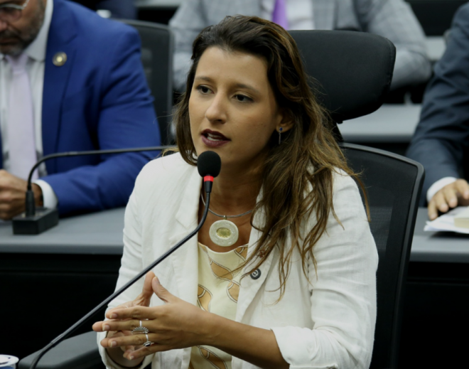 Brisa Bracchi inspirou-se em situação real ocorrida na UFRN (Foto: Francisco de Assis/CMN)