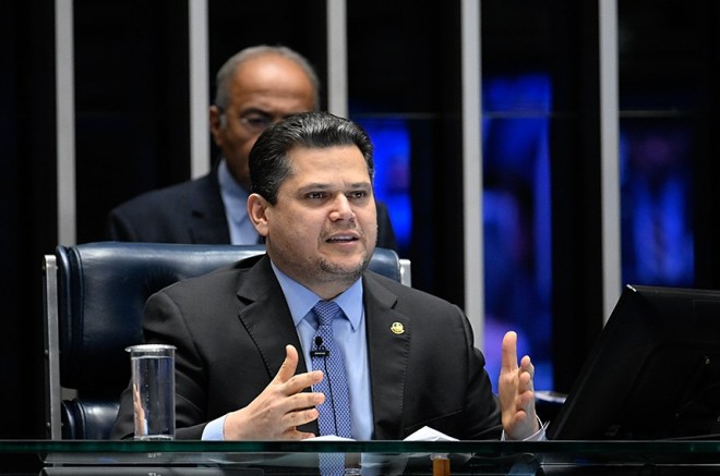 Alcolumbre trata de tramitação ouvindo setores diversos (Foto: Carlos Moura/Agência Senado)