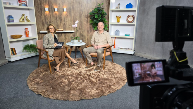Stella apresenta programa e recebe Gustavo Rosado (Foto: Divulgação)