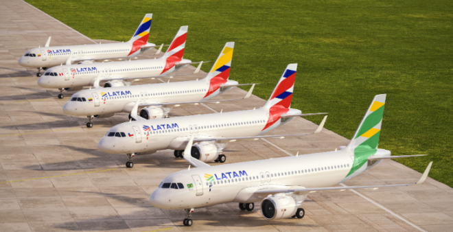 A diminuição de trajetos reforça uma dificuldade que as companhias aéreas têm tido por aqui (Foto ilustrativa: aviões da Latam)